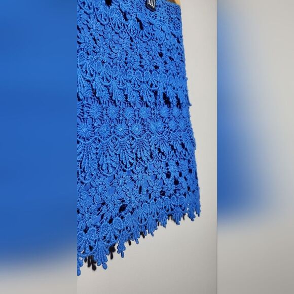 Small Vibrant Blue Geometric Floral Pattern Crochet Lace Overlay Mini Skirt - Picture 2 of 9